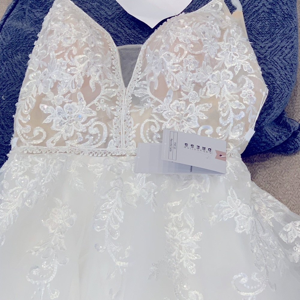 Elegant White Lace Wedding Dress